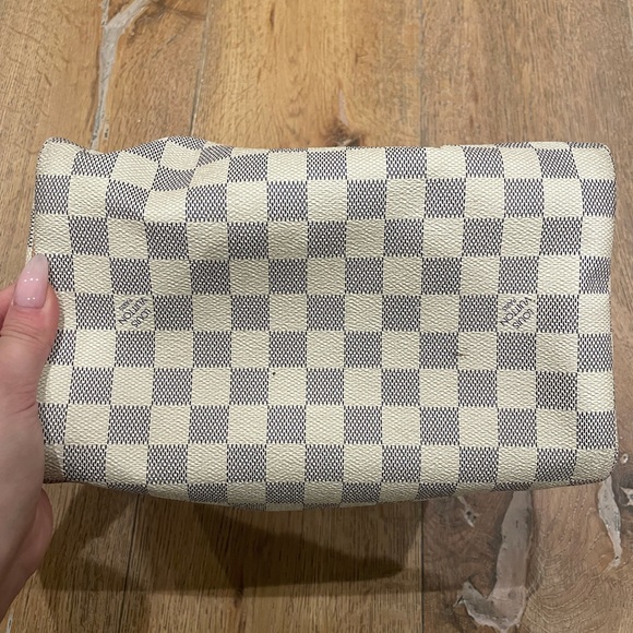 AUTHENTIC LOUIS VUITTON SPEEDY 25 BAG. - Picture 6 of 11